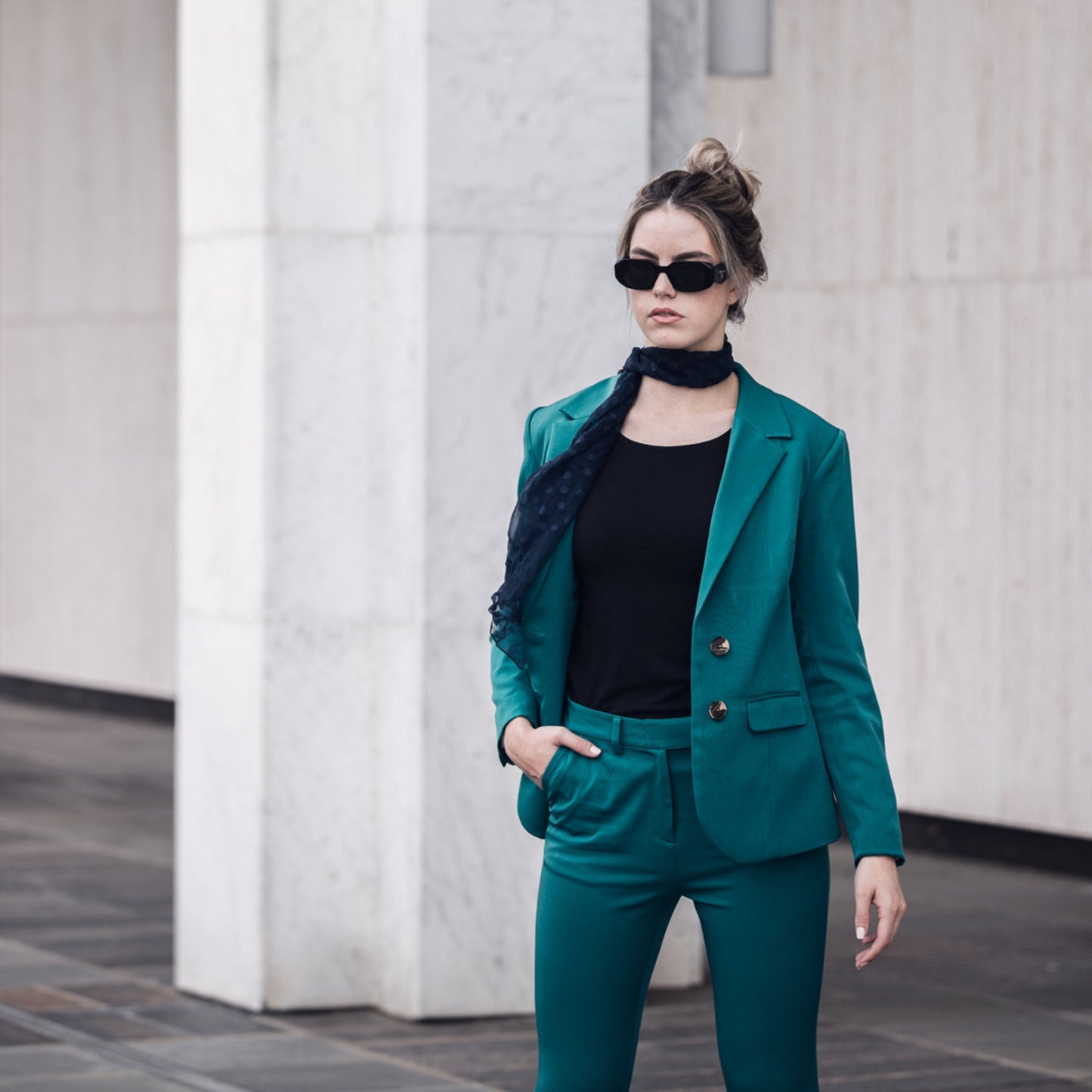 Peak_Women_Teal_Confidence_Blazer_Editorial3